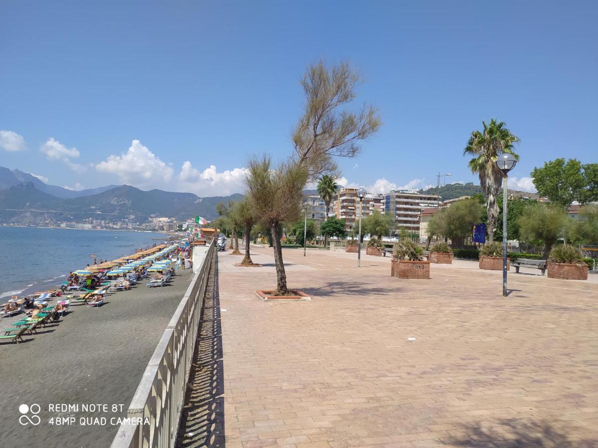 B & B Civico 6 Rooms Salerno Exterior photo