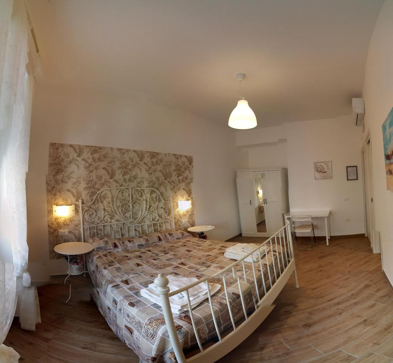 B & B Civico 6 Rooms Salerno Exterior photo