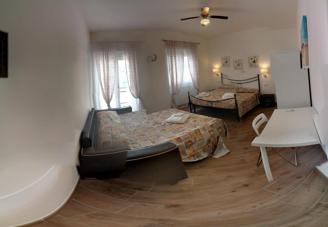 B & B Civico 6 Rooms Salerno Exterior photo