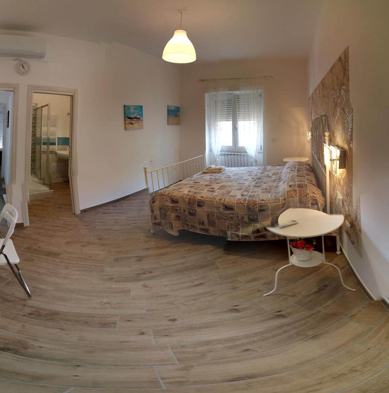 B & B Civico 6 Rooms Salerno Exterior photo